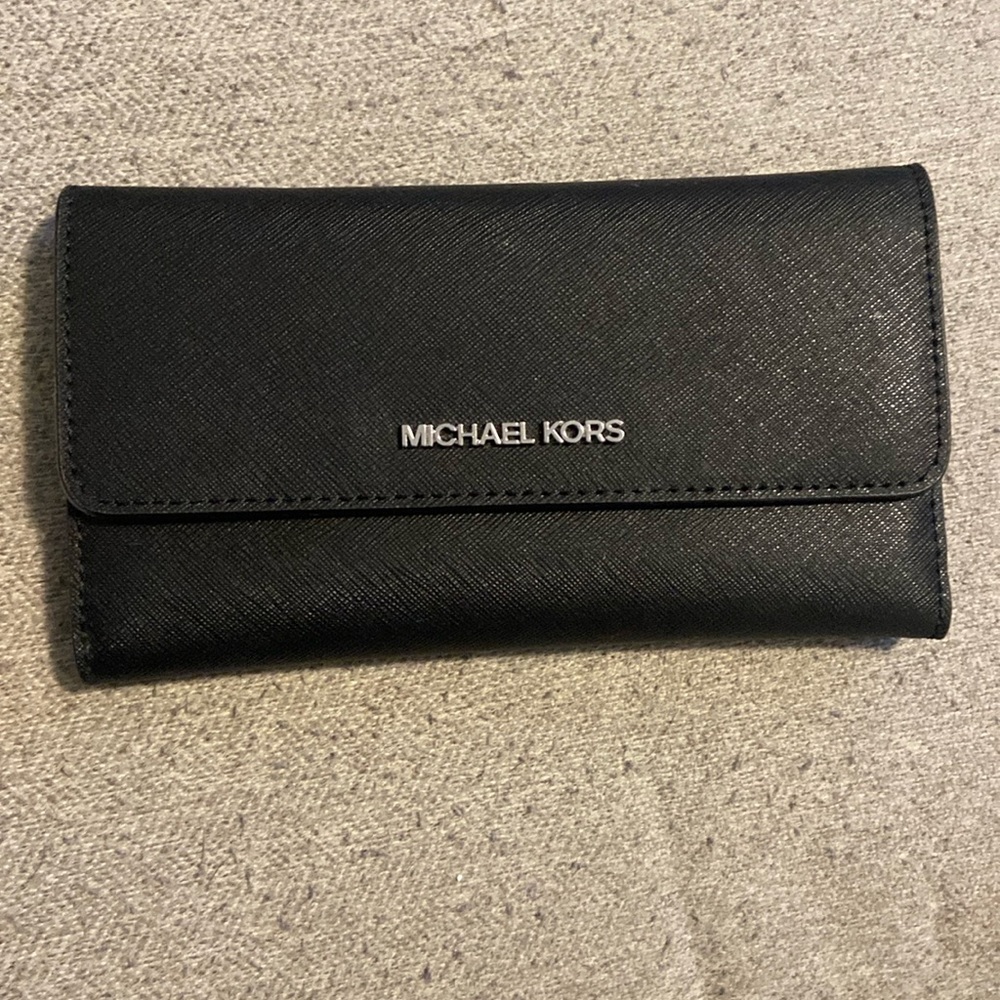 Michael Kors tri-fold Wallet in Black